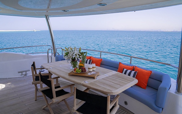 Аренда моторной яхты Sunseeker 90 Notorious в Дубае ОАЭ